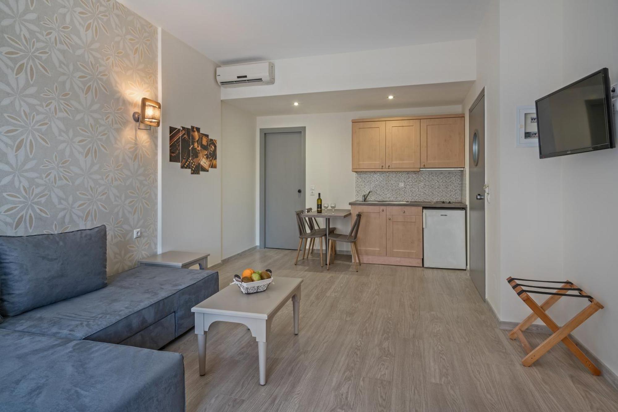 Lefkoniko Beach & Icarus Suite Apts Resmo Dış mekan fotoğraf