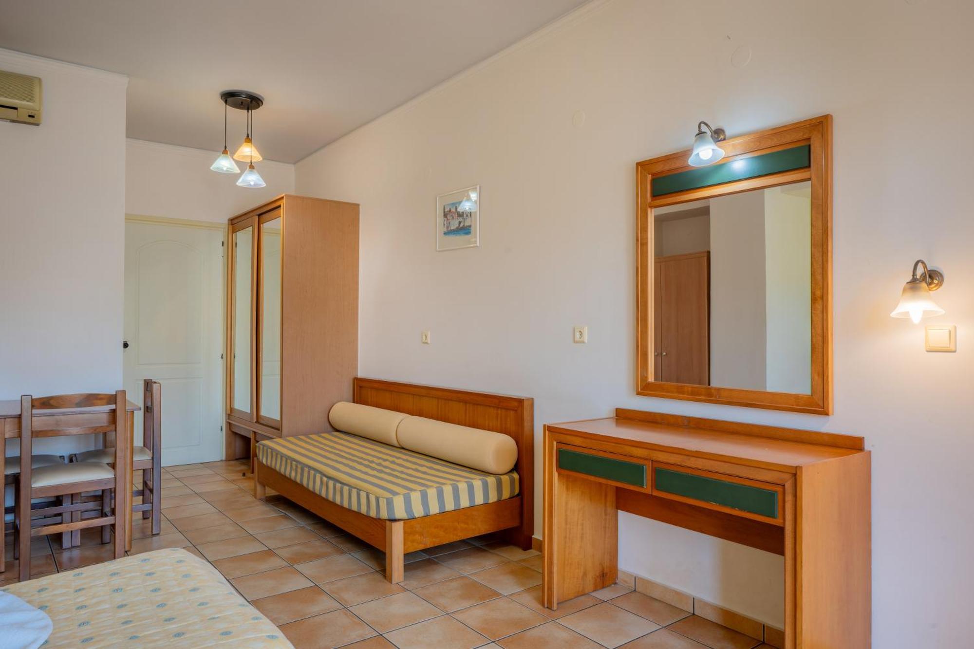 Lefkoniko Beach & Icarus Suite Apts Resmo Dış mekan fotoğraf